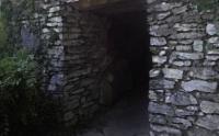 石造りの入口