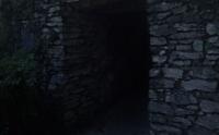 薄暗ーい石造りの入口