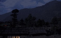夜の山と小屋。夕飯食べたらさっさと寝ます