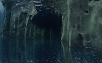 水路の洞窟。え、夜に入るんですか？